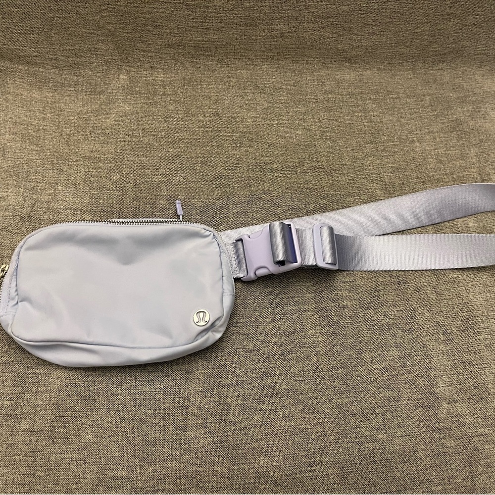 Lululemon Everywhere Belt Bag